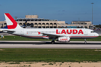 Aircraft 9H-LOZ photo via Planespotters