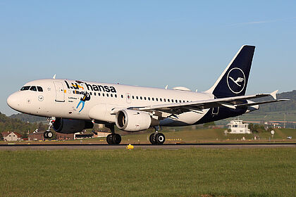Aircraft D-AILU photo via Planespotters
