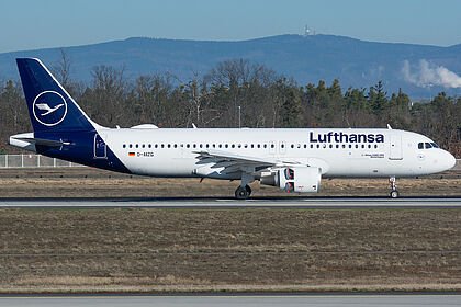 Aircraft D-AIZG photo via Planespotters