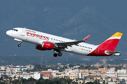 Aircraft EC-LYE photo via Planespotters